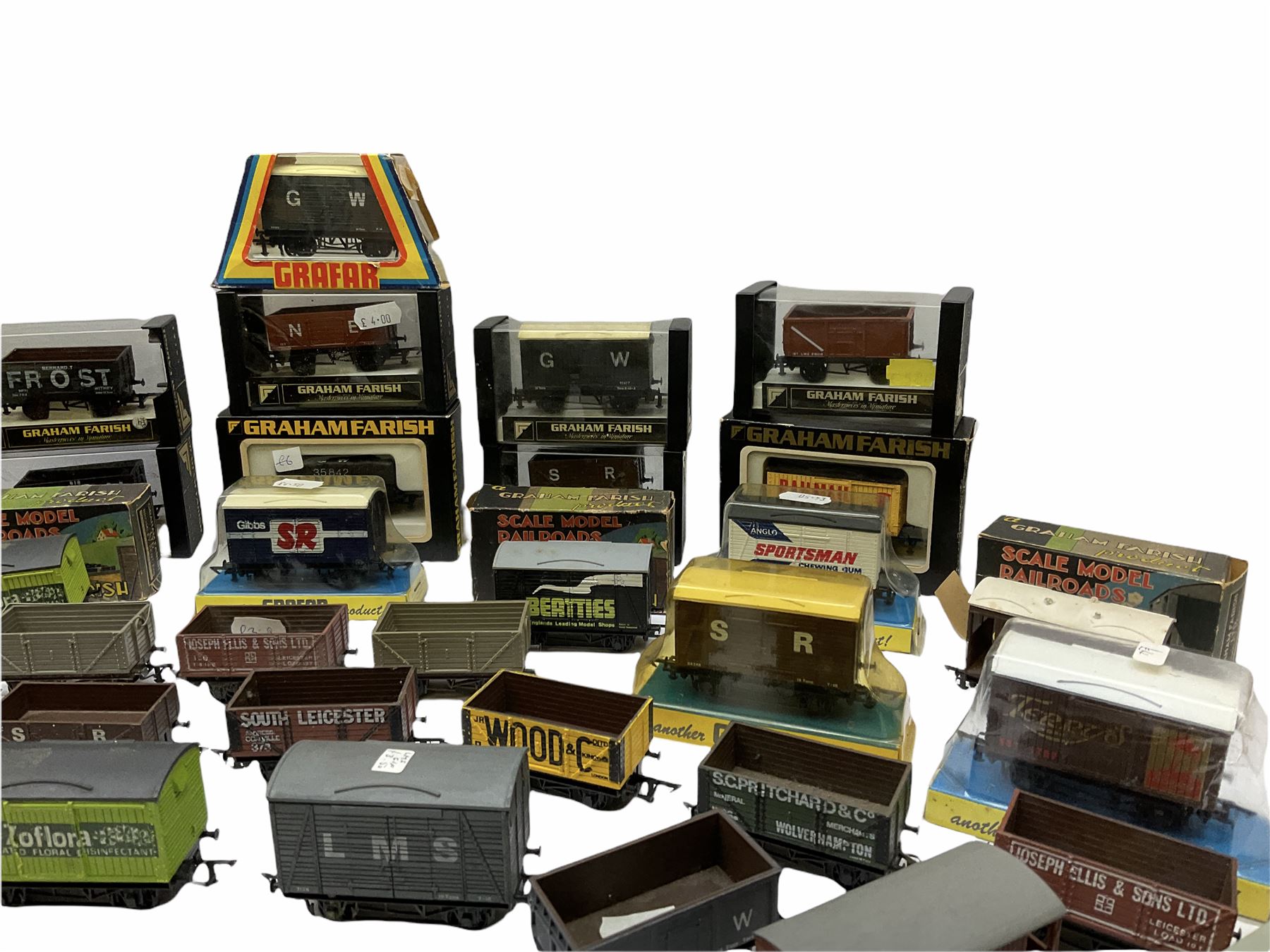 Graham Farish '00' gauge - twenty-two plastic goods wagons in various design boxes; and twenty unbox - Image 7 of 8