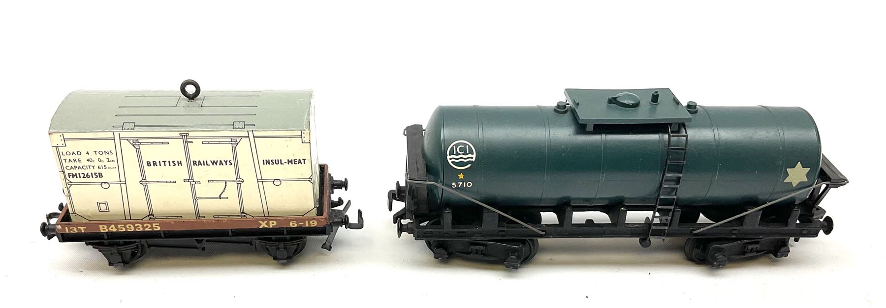 Hornby Dublo - 2207 Class R1 0-6-0 Tank locomotive No.3340; 4685 Caustic Liquor Bogie Wagon; 4076 Si - Image 4 of 6