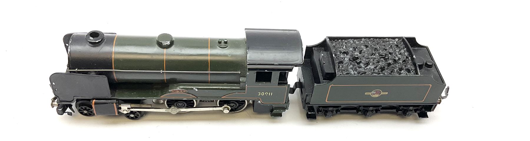 Trix Twin - three-rail Schools Class 4-4-0 locomotive 'Dover' No.30911 in British Rail green with te - Image 3 of 4