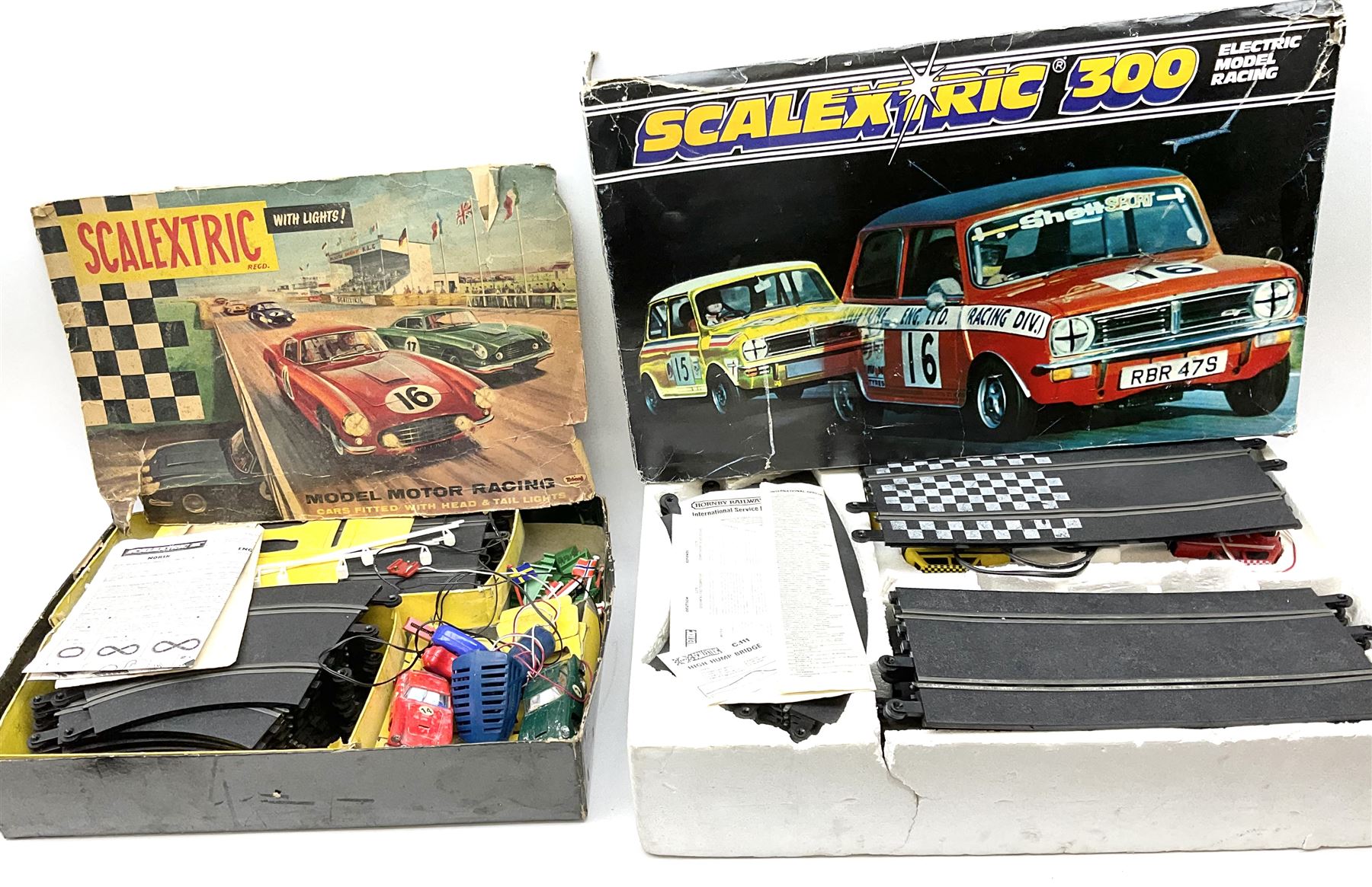 Scalextric - set 60 with Aston Martin and Ferrari cars - Image 2 of 7