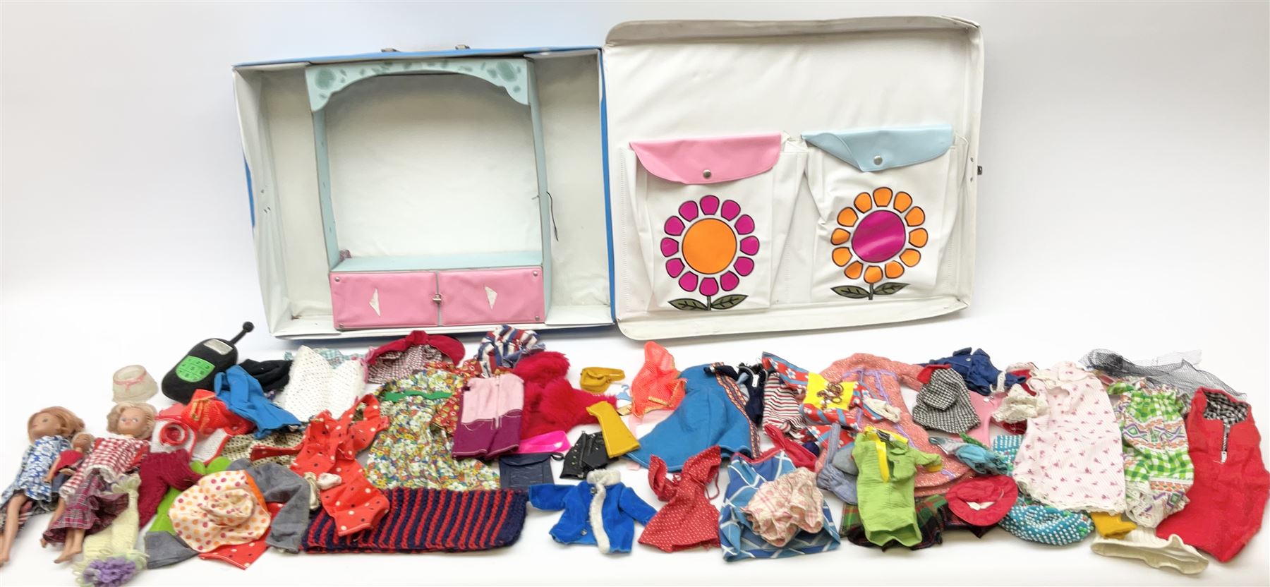 The World of Barbie Double Doll Case containing a quantity of assorted doll's clothing; together wit - Image 3 of 9