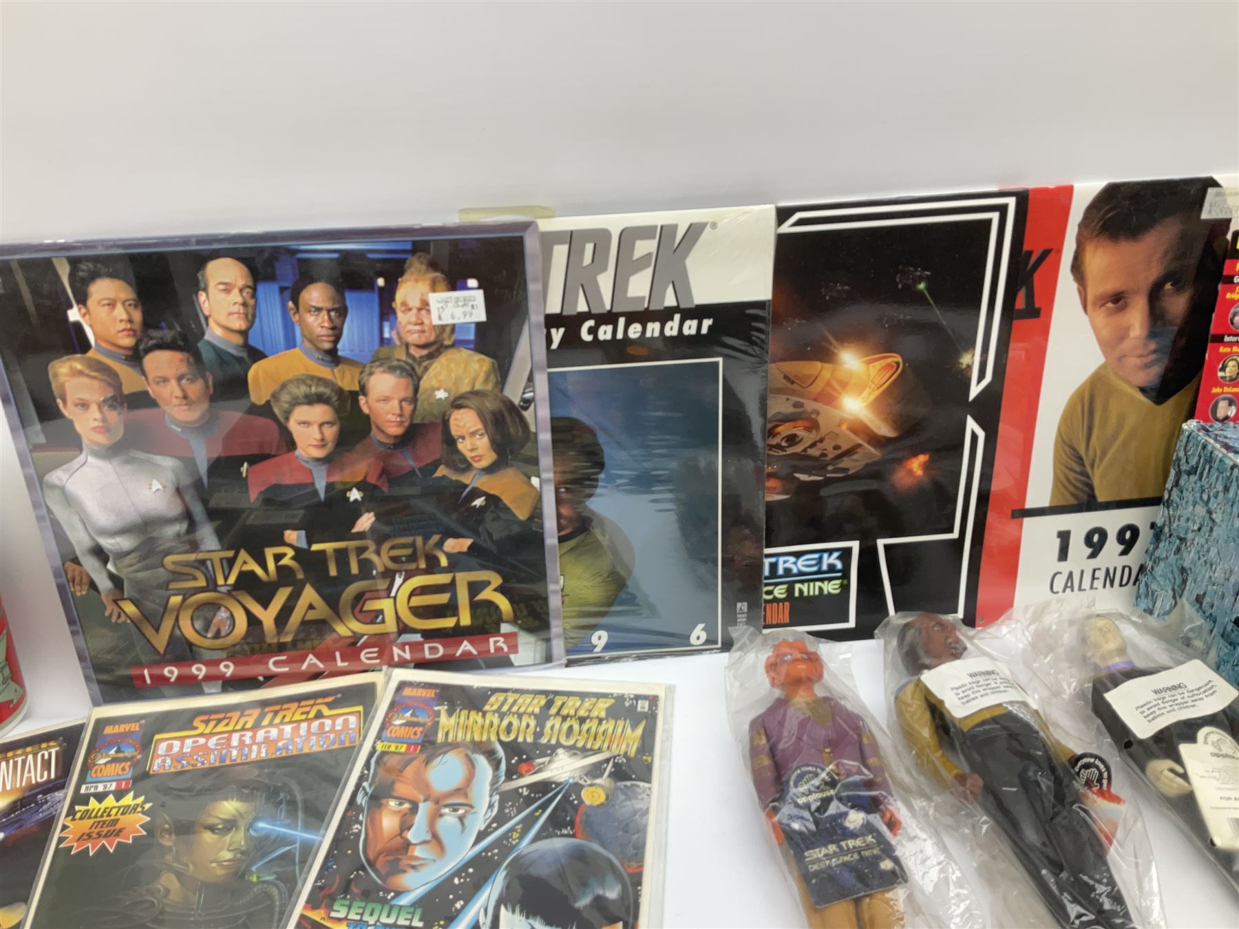 Quantity of Star Trek memorabilia and promotional merchandise including action figures - Image 6 of 7