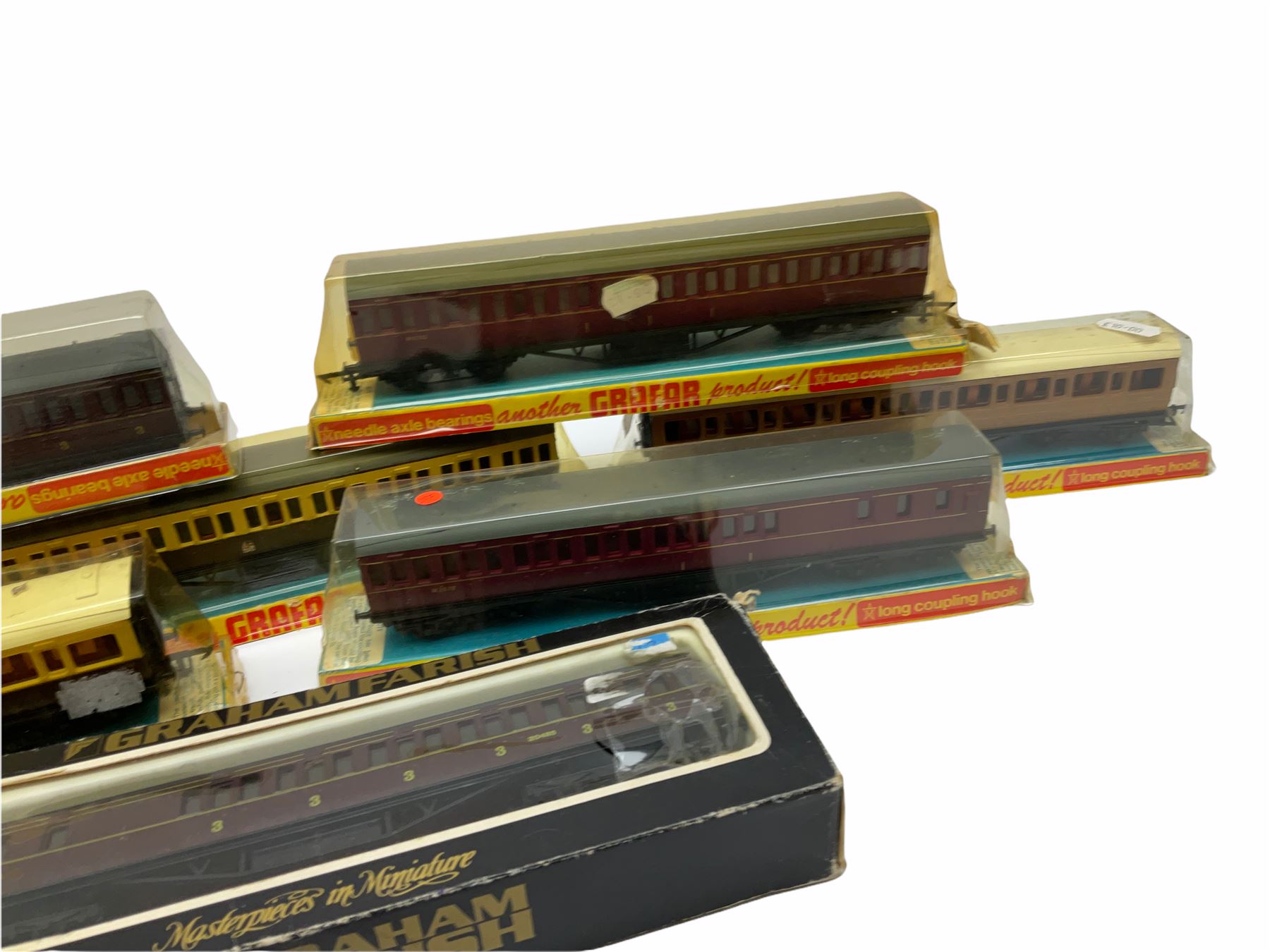 Graham Farish '00' gauge - thirteen coaches in various design boxes - Image 5 of 6