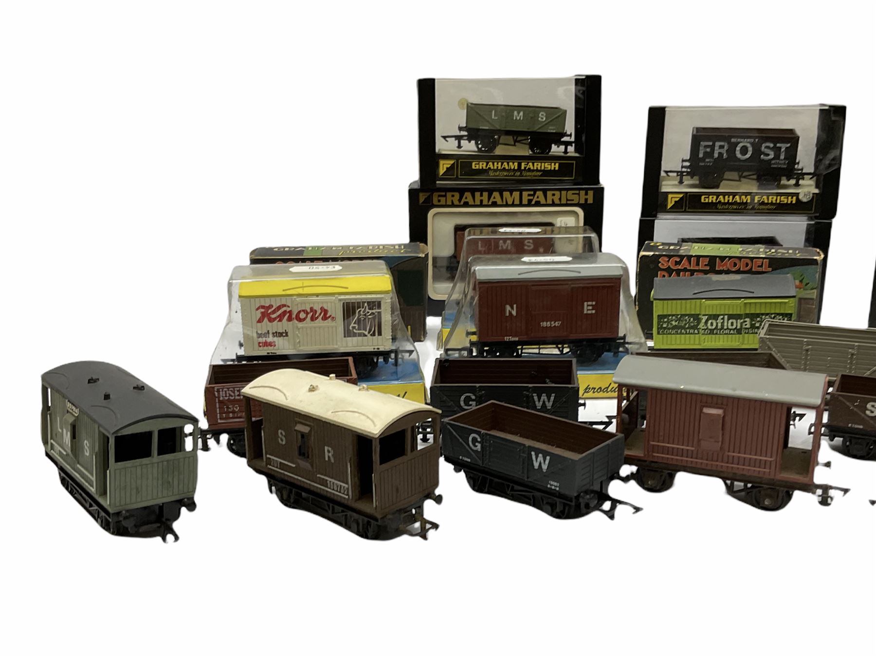 Graham Farish '00' gauge - twenty-two plastic goods wagons in various design boxes; and twenty unbox - Image 5 of 8