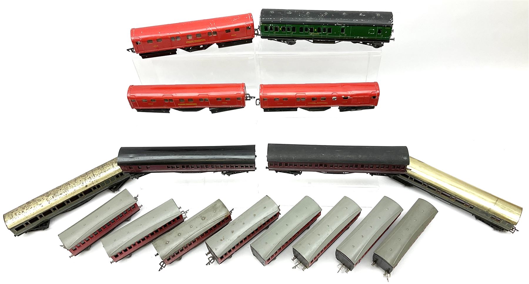 Various Makers '00' gauge - eight Graham Farish plastic short coaches with matching red livery; Ever - Image 3 of 4