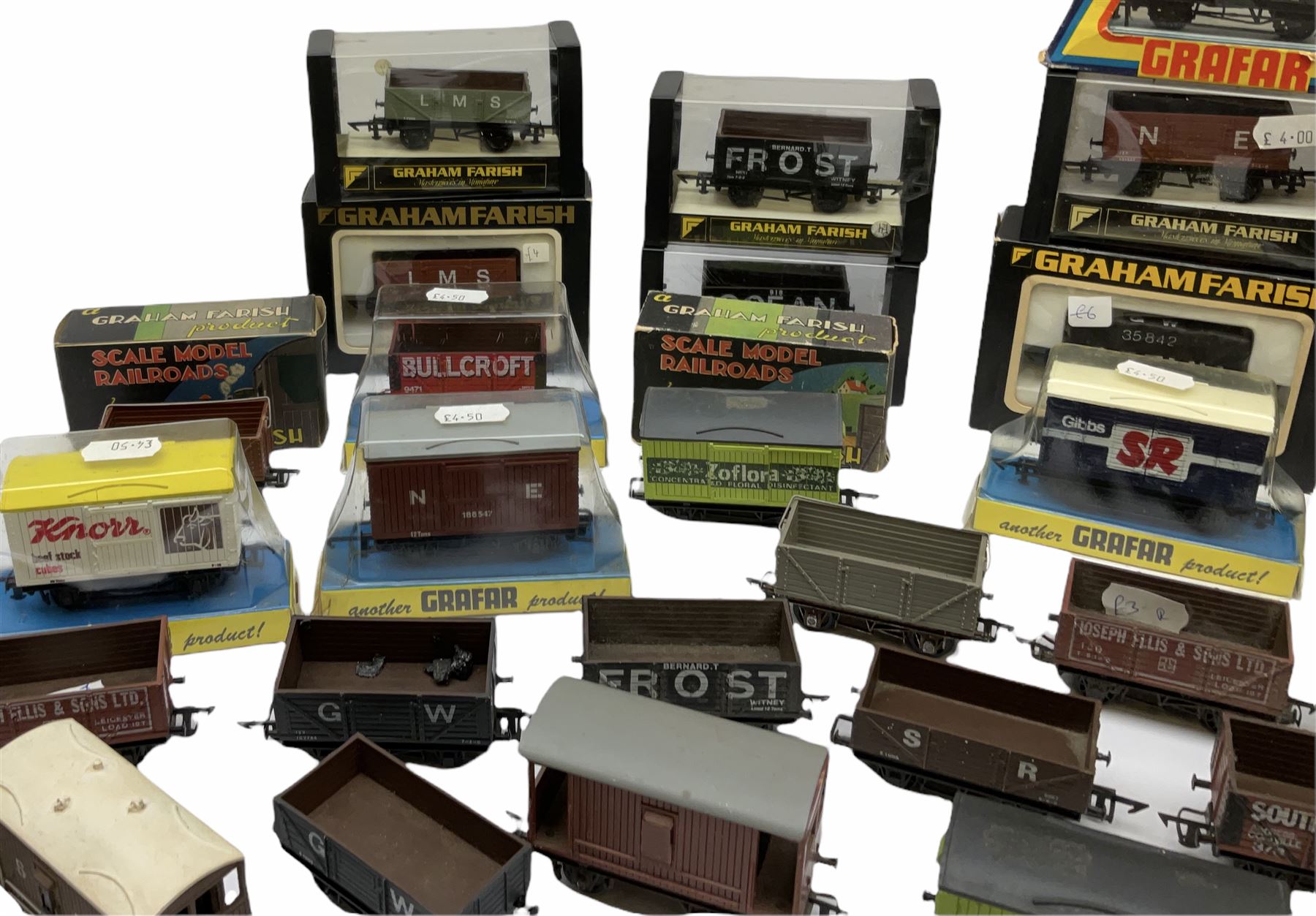 Graham Farish '00' gauge - twenty-two plastic goods wagons in various design boxes; and twenty unbox - Image 3 of 8