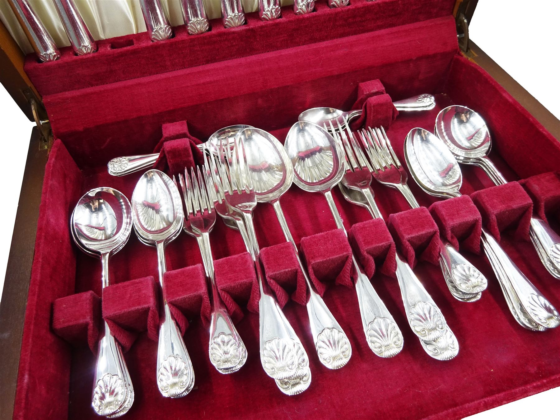 Canteen of silver cutlery for six place settings (one large fork and one small knife missing) - Image 5 of 6