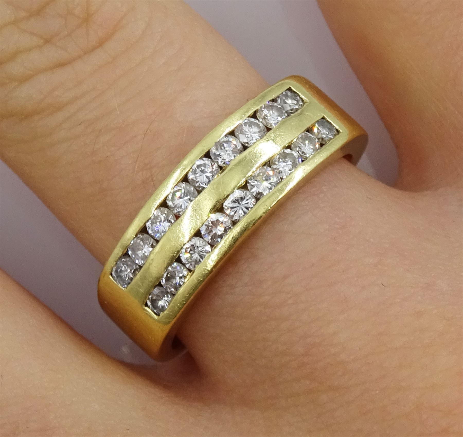 18ct gold two row diamond half eternity ring - Image 2 of 4