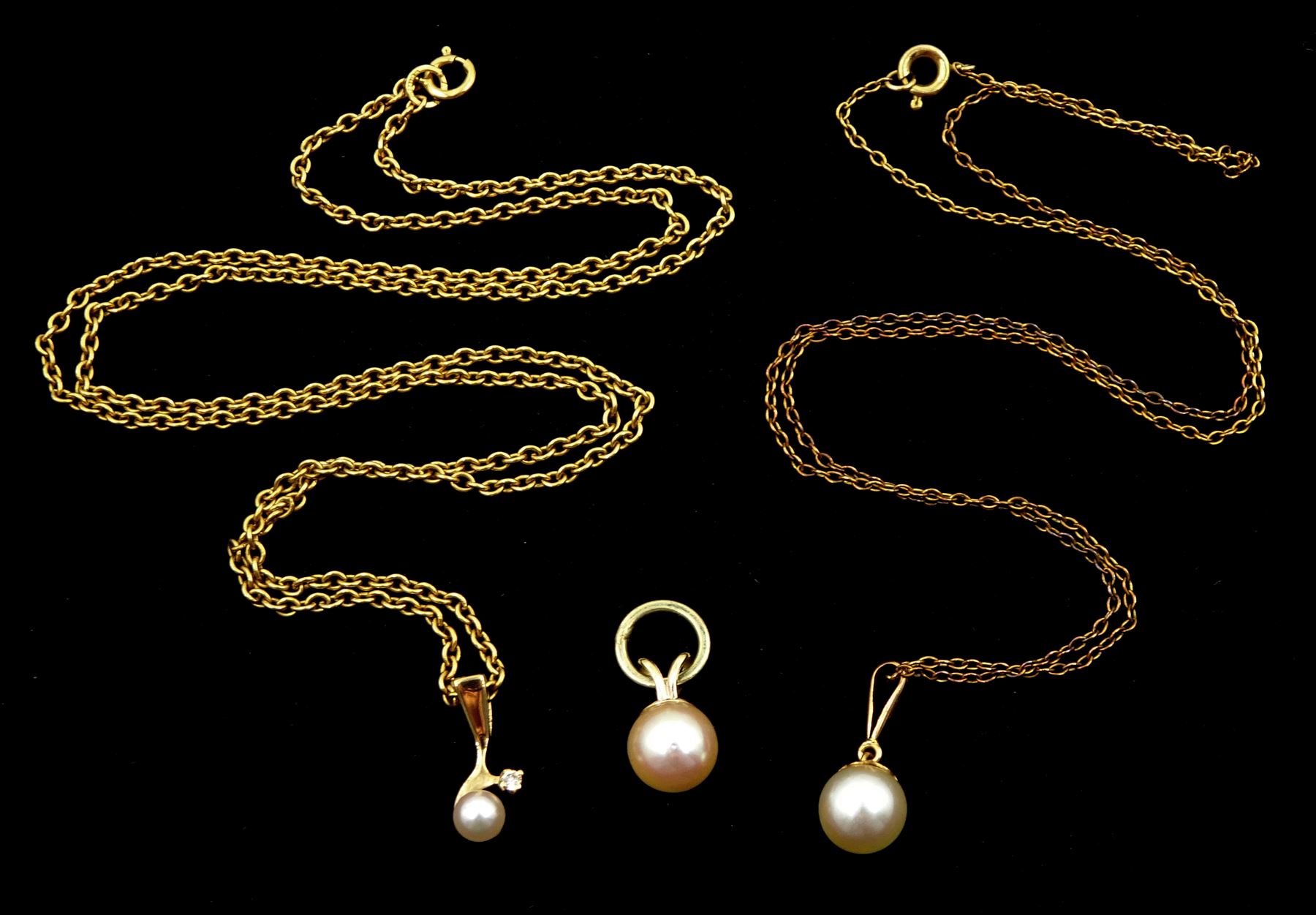 Gold pearl and diamond pendant necklace