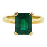 18ct gold single stone emerald ring