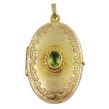 9ct gold oval peridot oval pendant