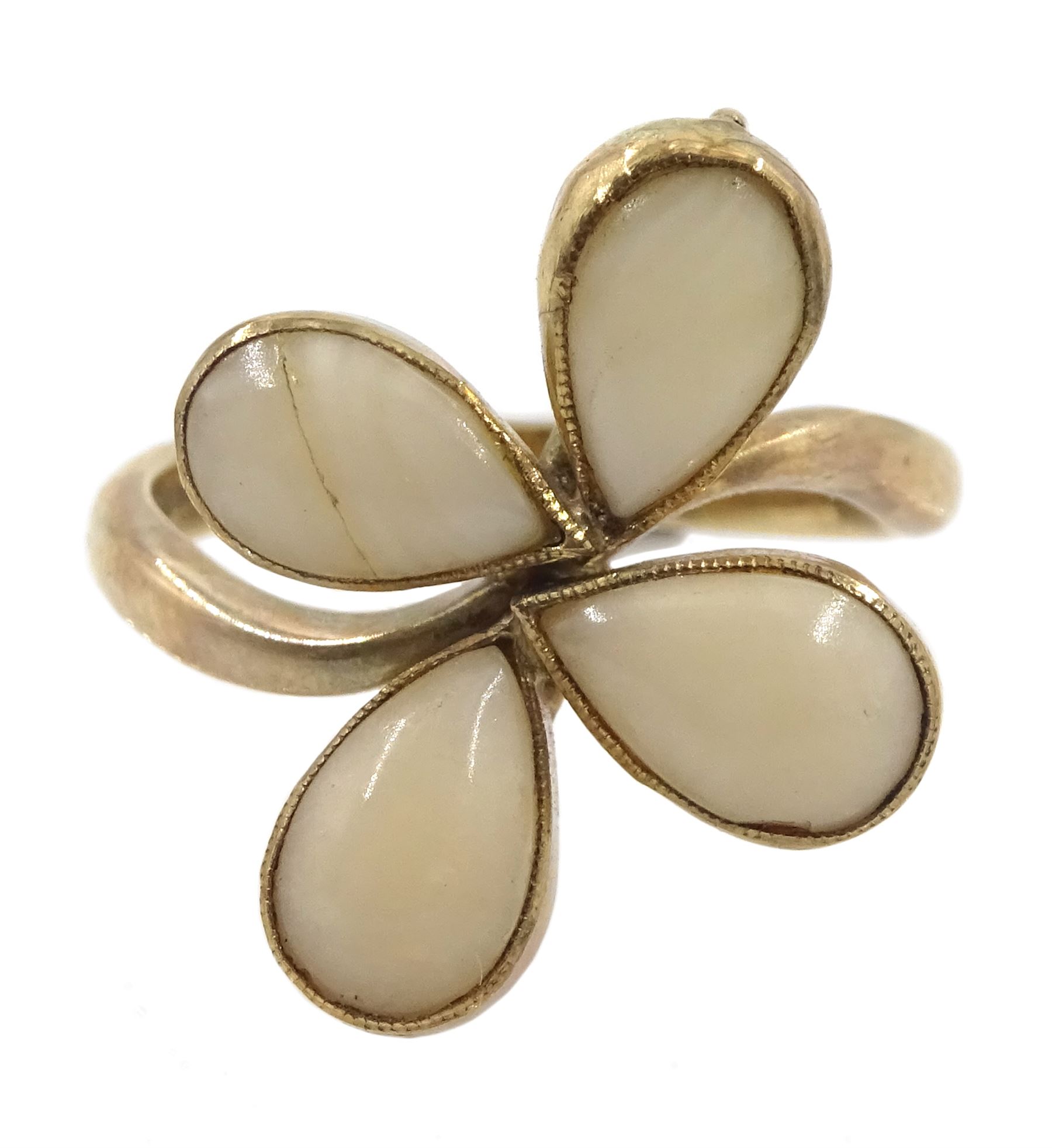 9ct gold stone set flower design ring