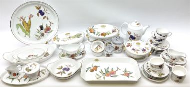 Quantity of Royal Worcester dinner and tea wares