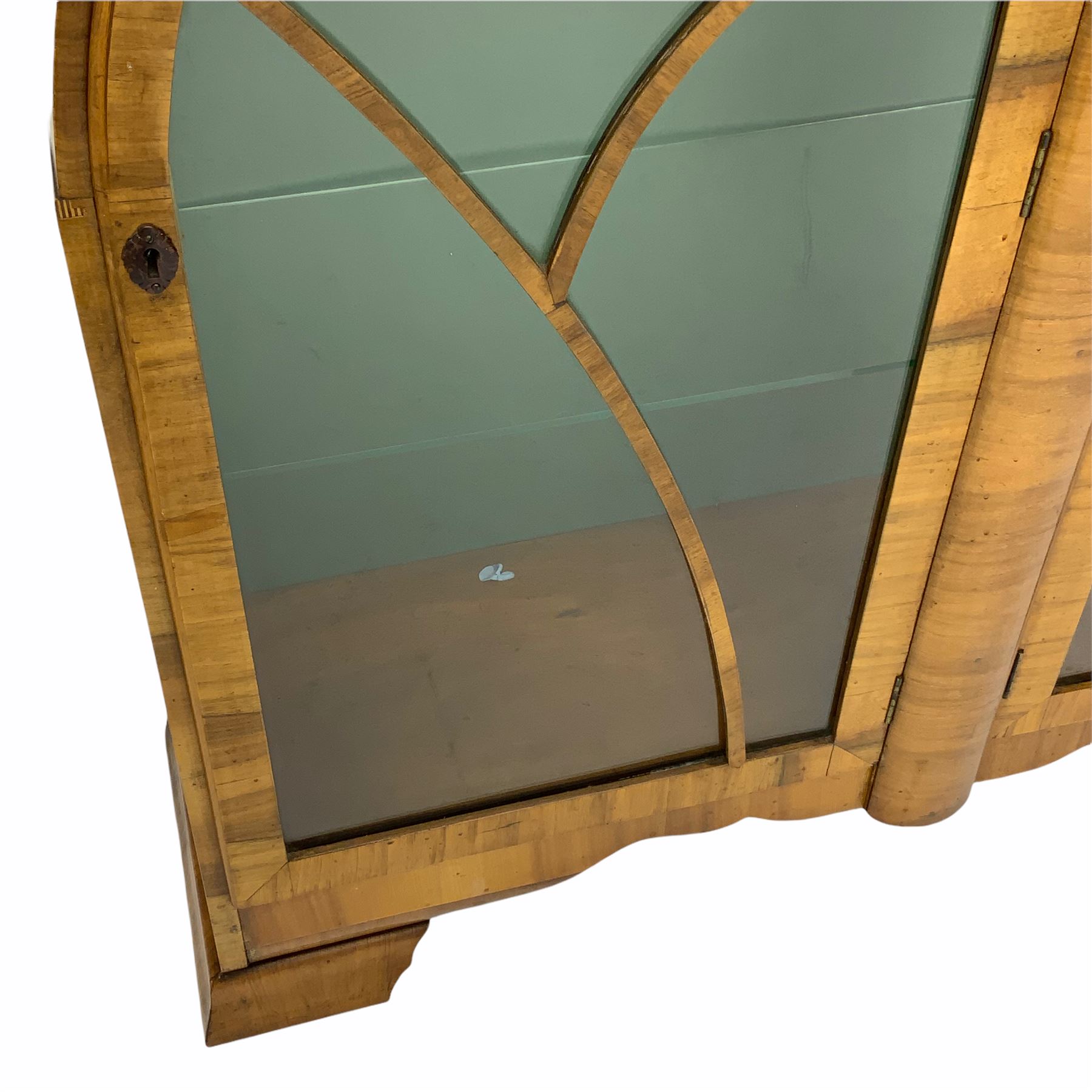 Art Deco walnut two door display cabinet - Image 4 of 4