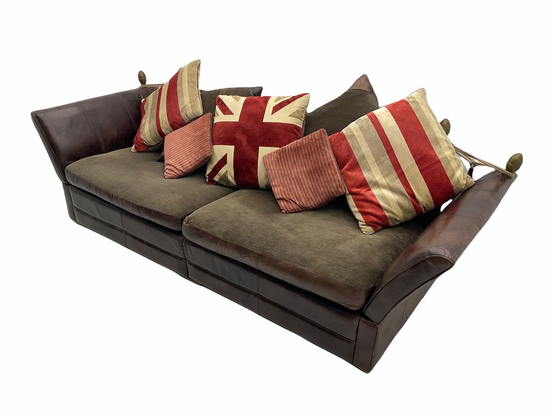 Knowle style grand drop arm sofa - Image 2 of 6