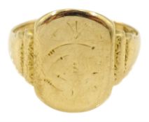 18ct gold signet ring