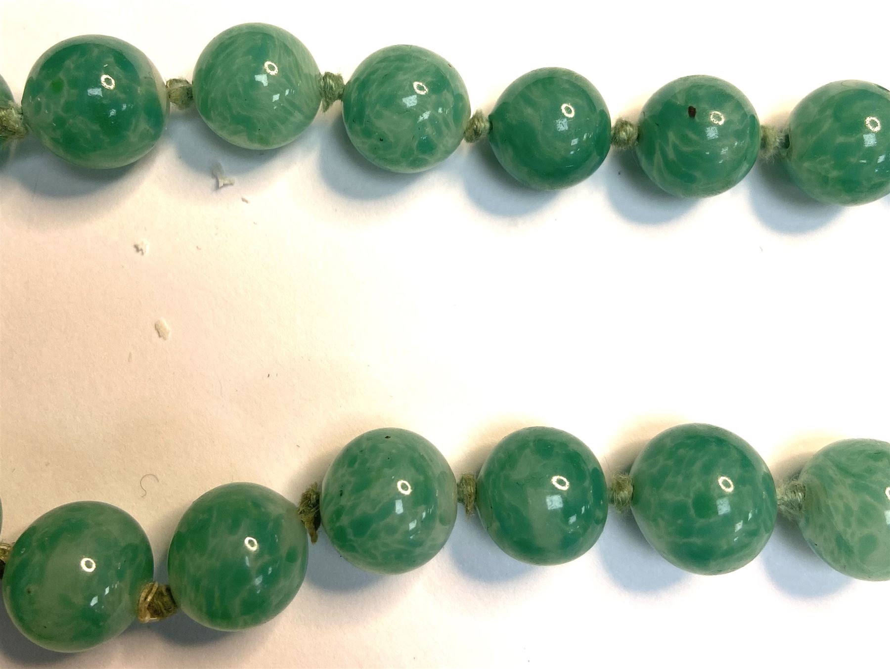 Chinese jade bead necklace with silver open work clasp with a cabochon greenstone/possibly jade bead - Image 6 of 7