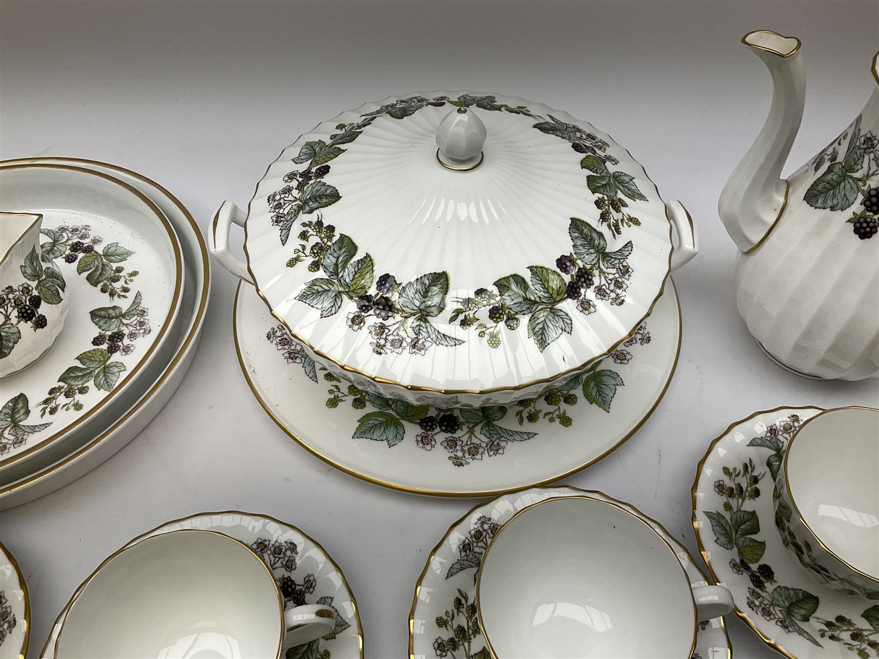 Royal Worcester dinner and tea wares - Bild 6 aus 10