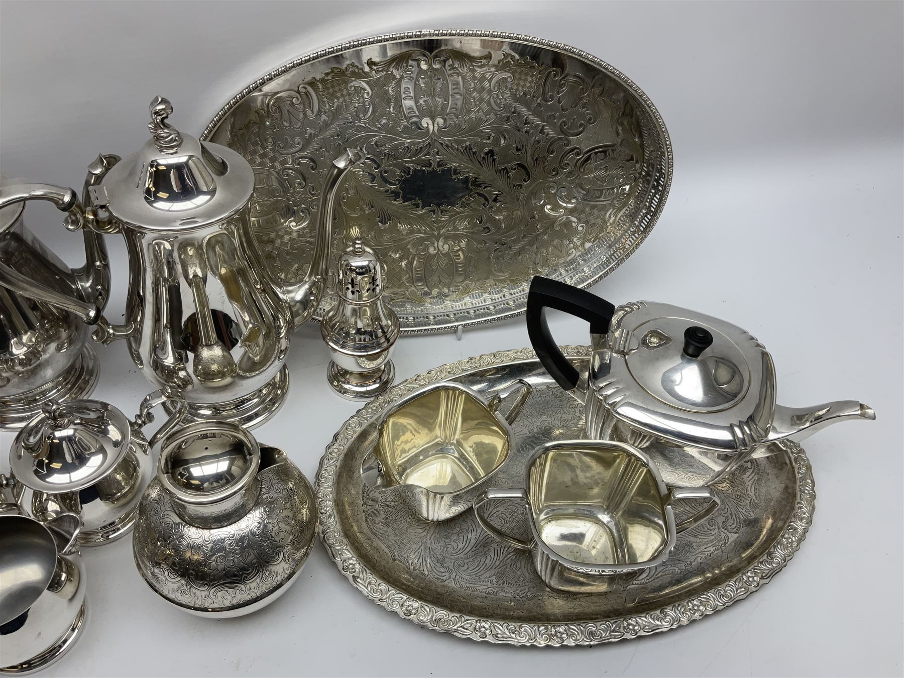 Silver plated tea set by H Fisher & Co of Sheffield comprising tea pot - Bild 3 aus 4