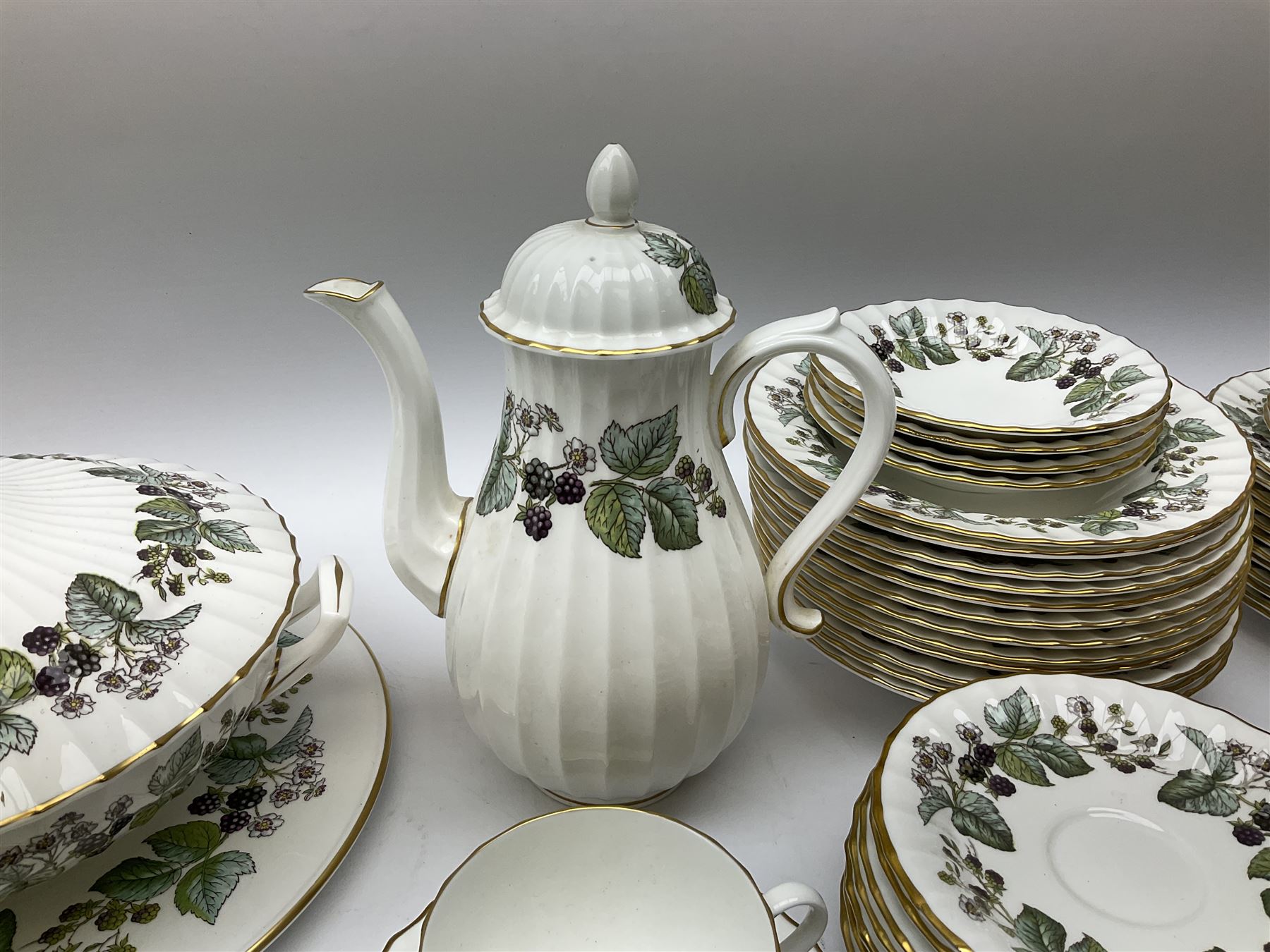 Royal Worcester dinner and tea wares - Bild 7 aus 10