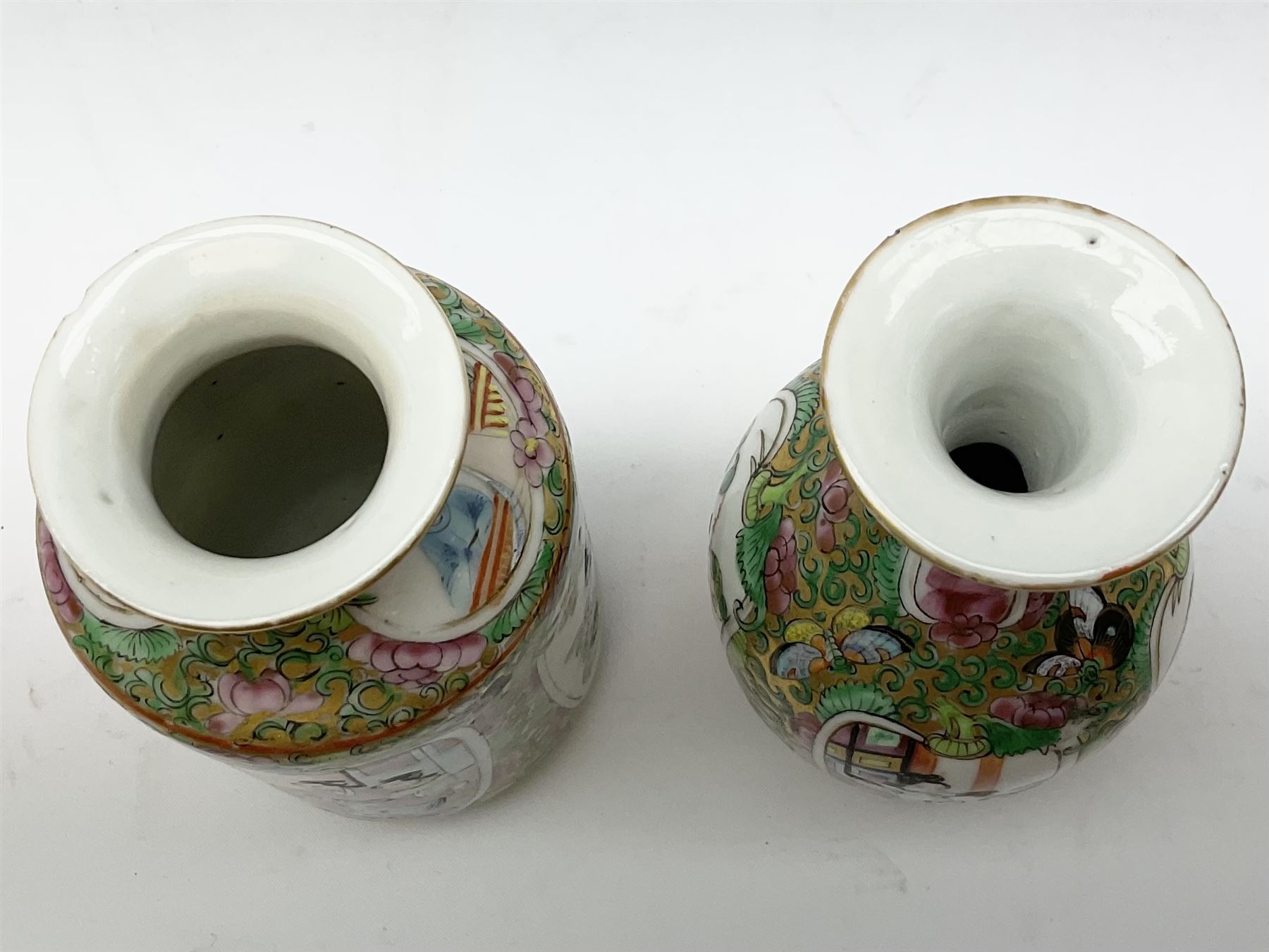 Two late 19th/early 20th century Chinese famille rose vases - Bild 2 aus 9