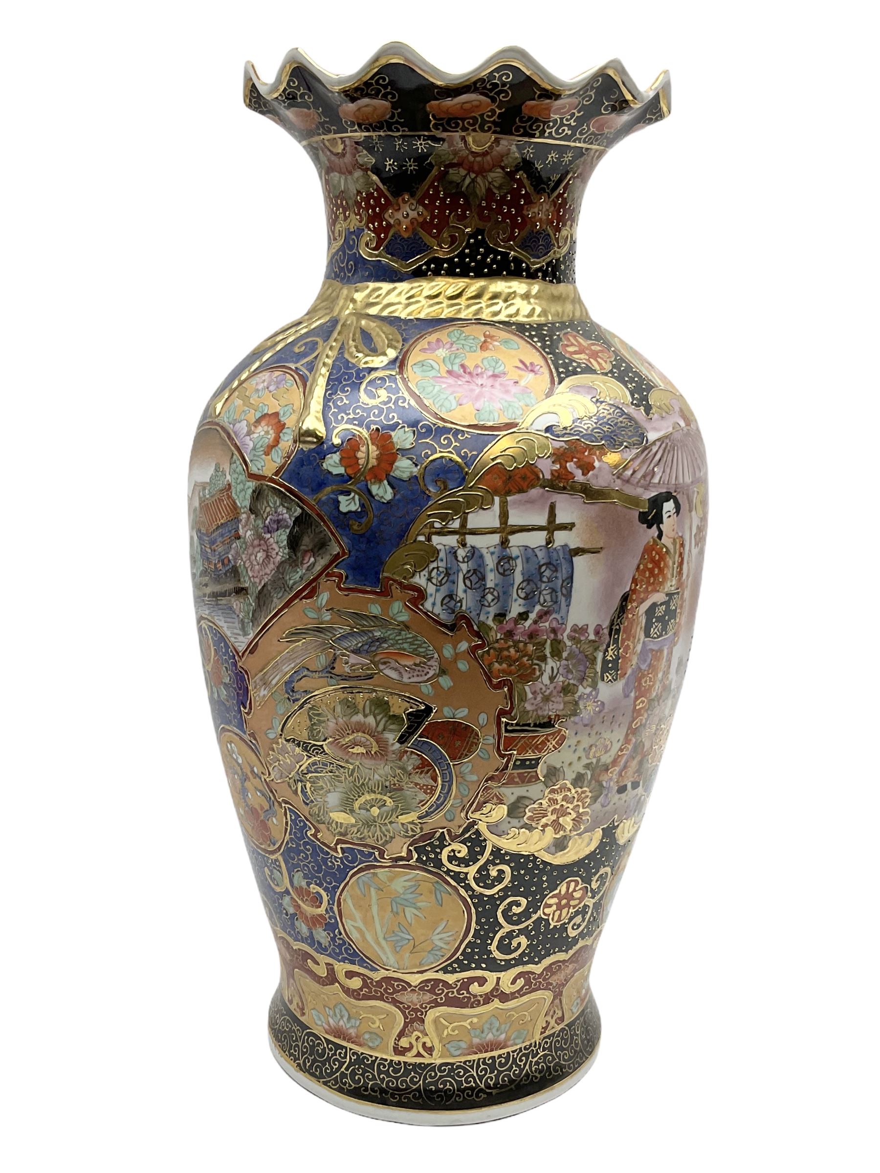 Large Japanese vase of baluster form with frilled rim - Image 3 of 7