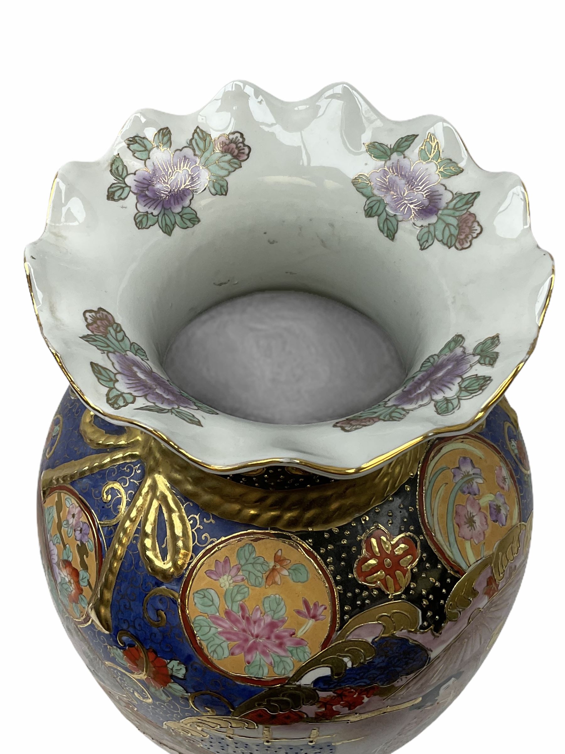 Large Japanese vase of baluster form with frilled rim - Image 4 of 7