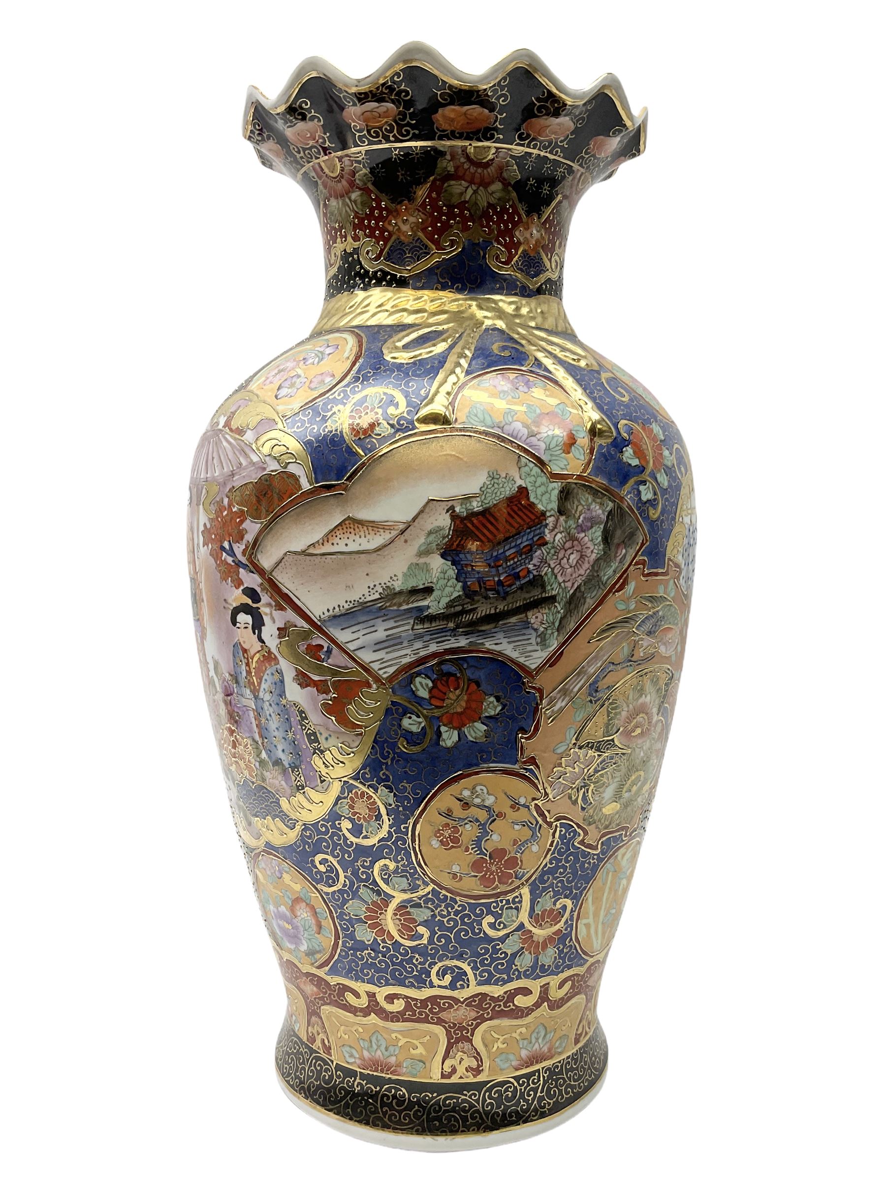 Large Japanese vase of baluster form with frilled rim - Image 5 of 7