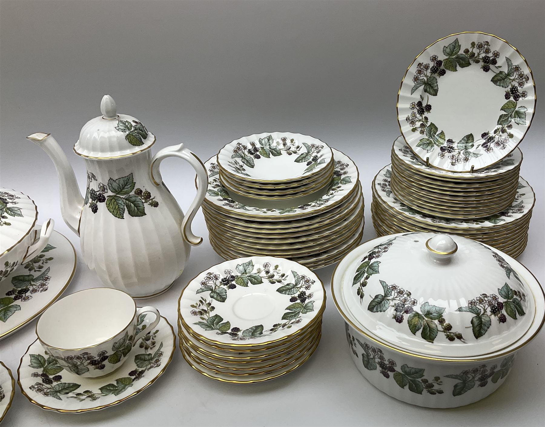 Royal Worcester dinner and tea wares - Bild 8 aus 10