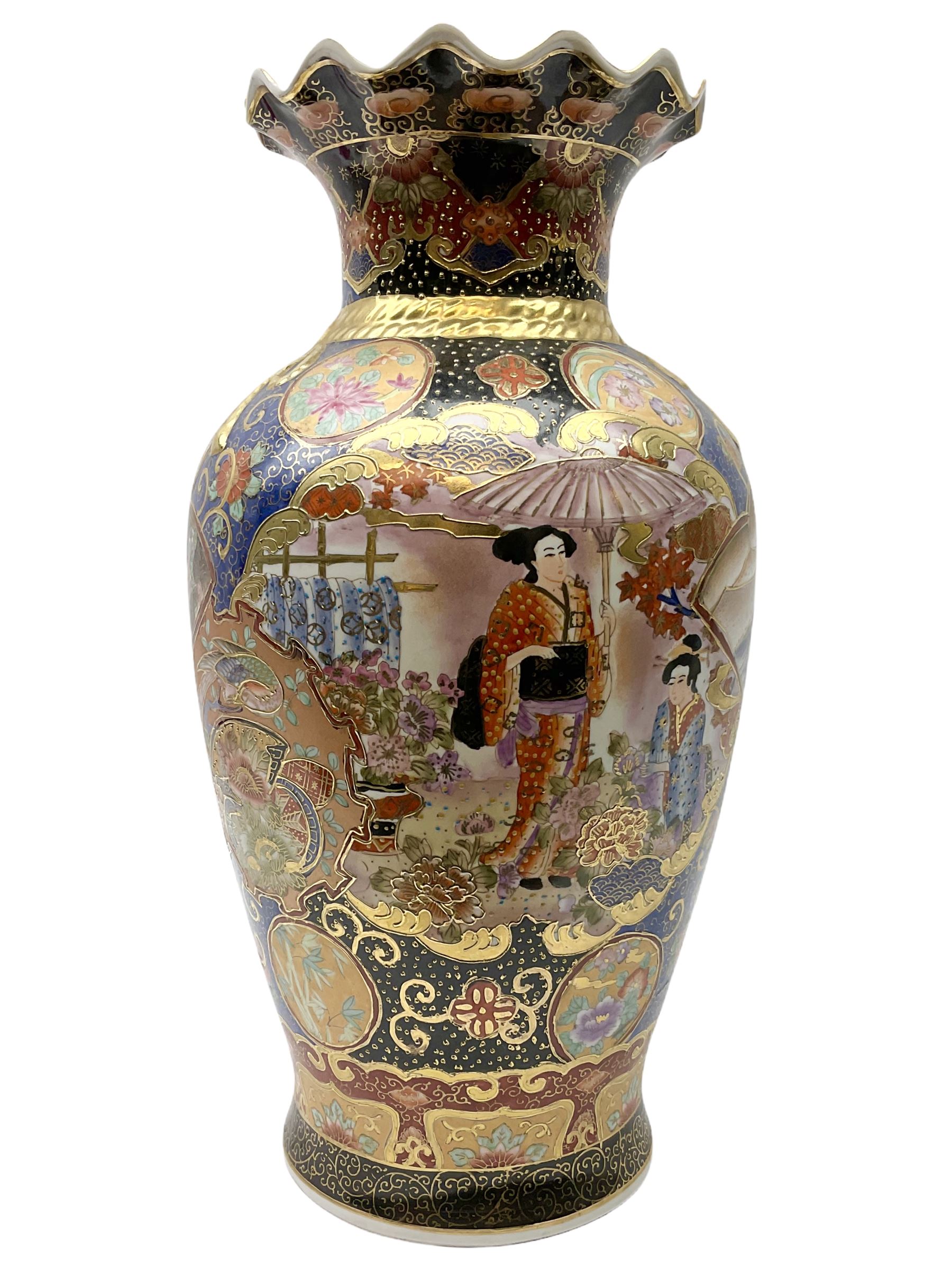 Large Japanese vase of baluster form with frilled rim - Image 6 of 7