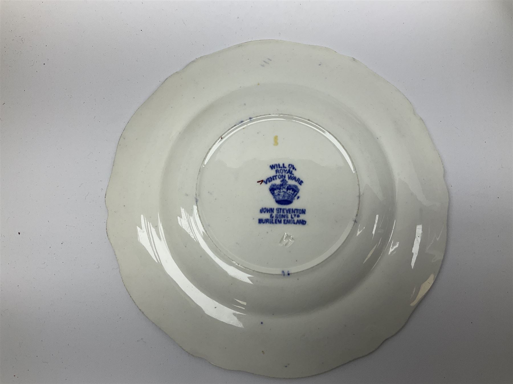 Late 18th/early 19th century Chinese export dinner plate - Image 10 of 10