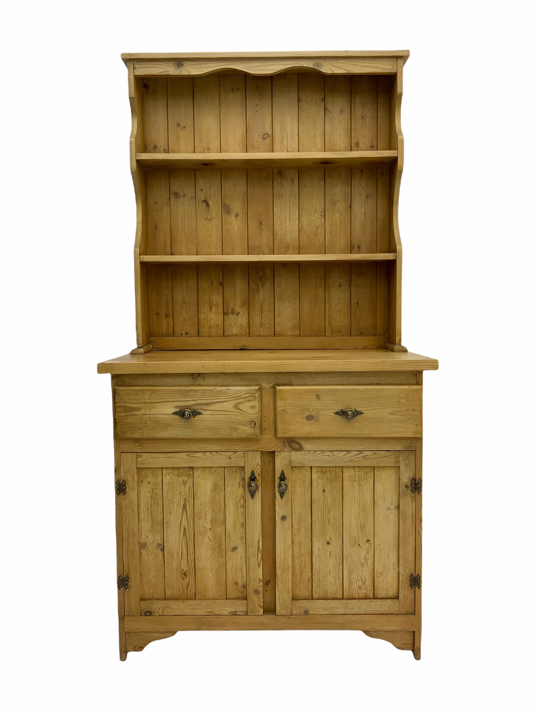 Pine dresser