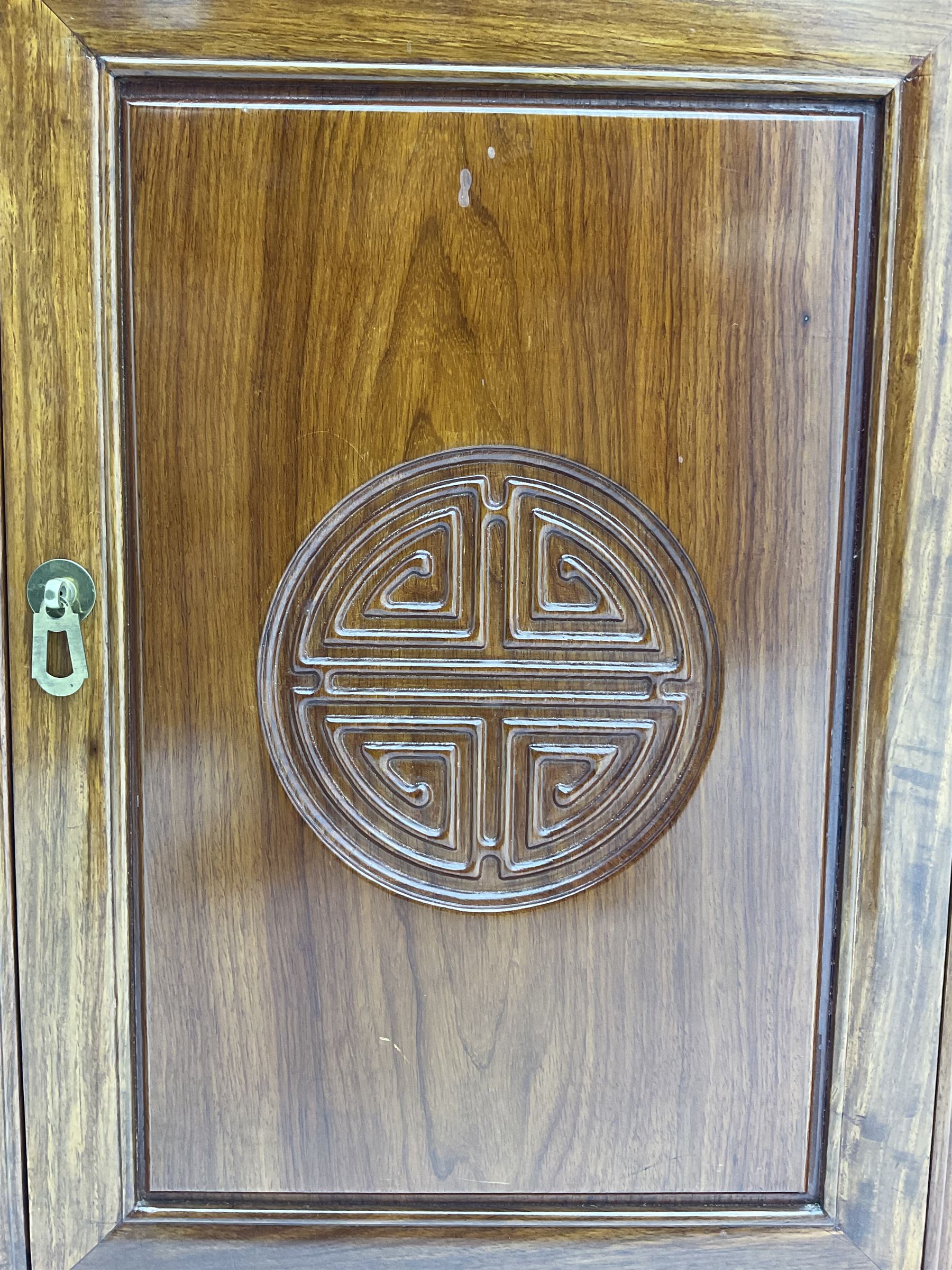 Chinese rosewood corner display cabinet - Image 5 of 5