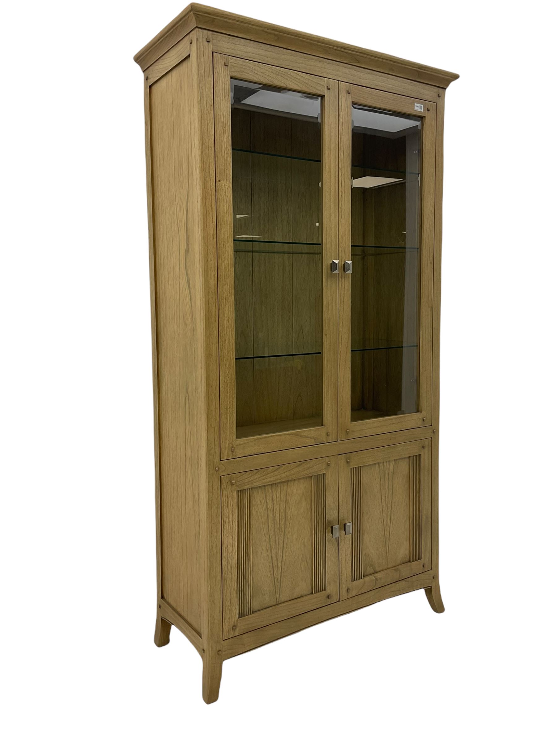 Windsor by Mark Devany oak display cabinet - Image 2 of 5