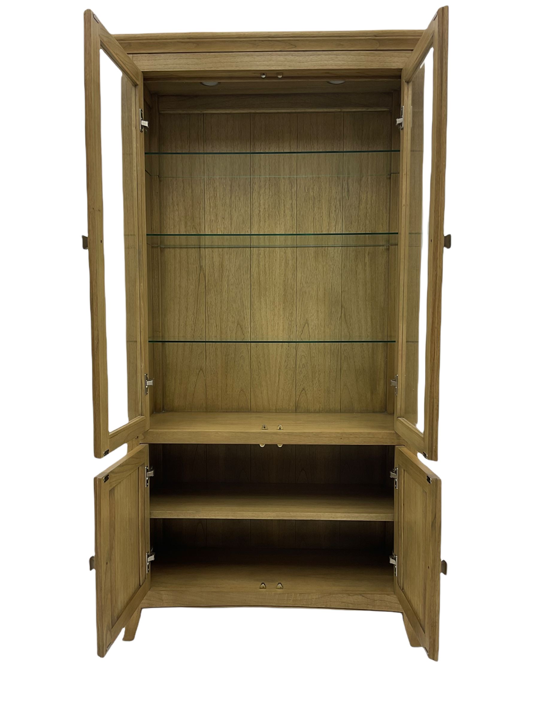 Windsor by Mark Devany oak display cabinet - Image 3 of 5