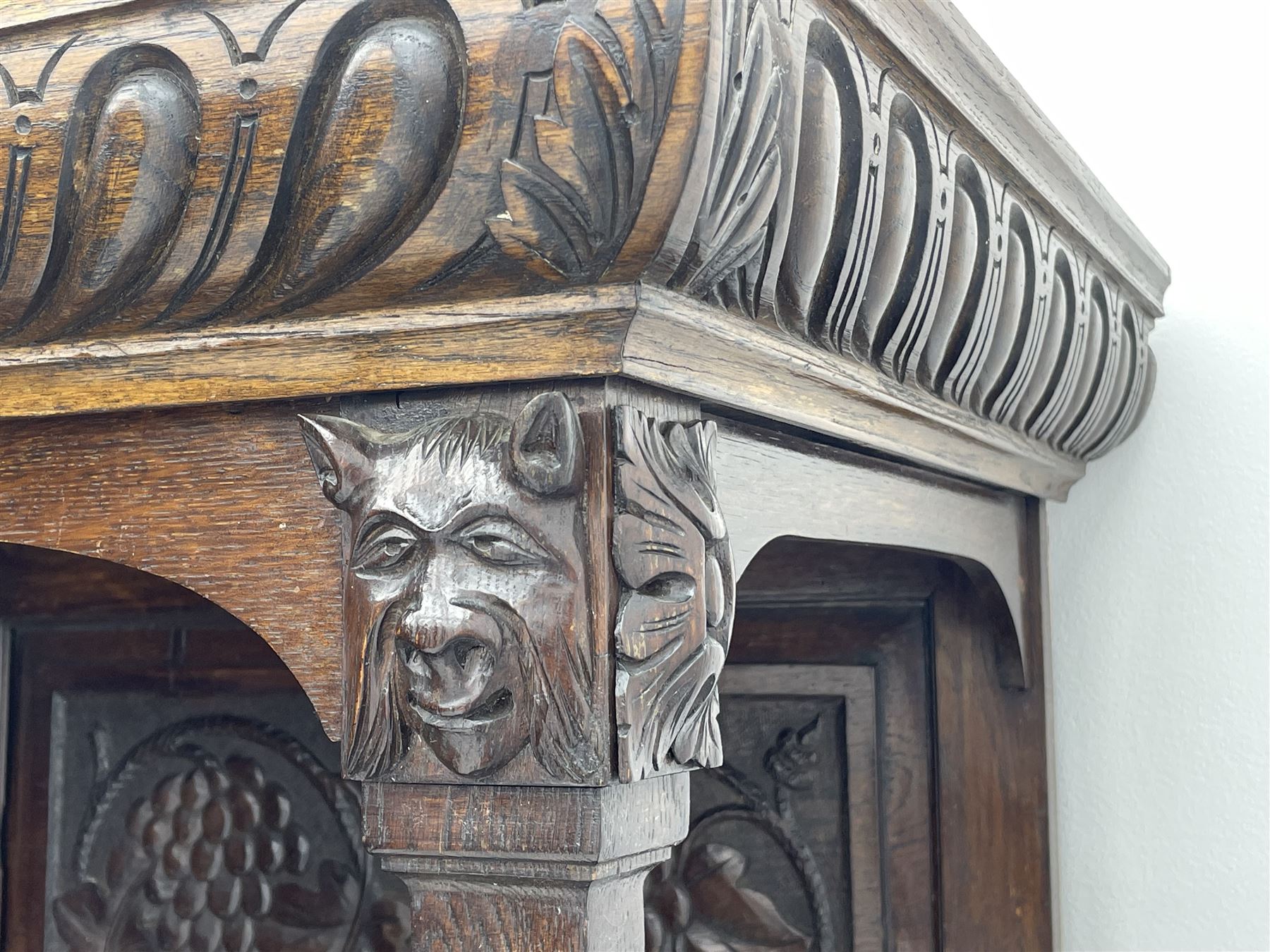 Victorian heavily carved oak buffet cabinet - Image 6 of 6