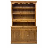 Pine dresser