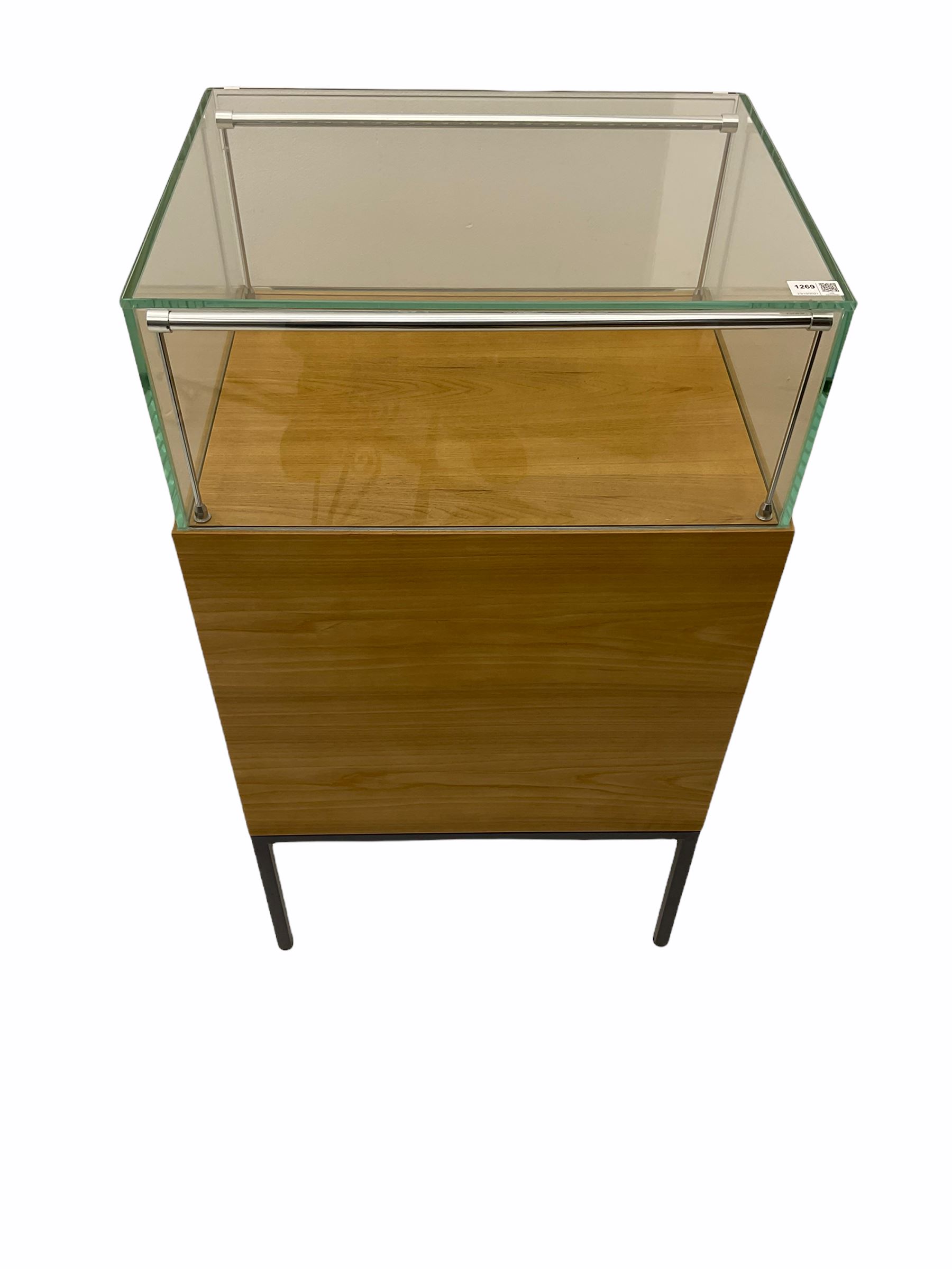 Light oak display case on stand - Image 2 of 4