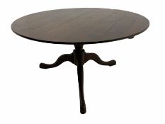 Traditional medium oak circular dining table
