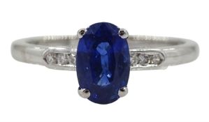 18ct white gold oval sapphire ring