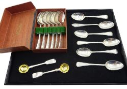 Set of six Edwardian silver teaspoons with bright cut decoration by Levesley Brothers