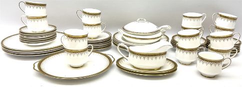 Paragon and Royal Albert tea and dinner wares in Athena pattern