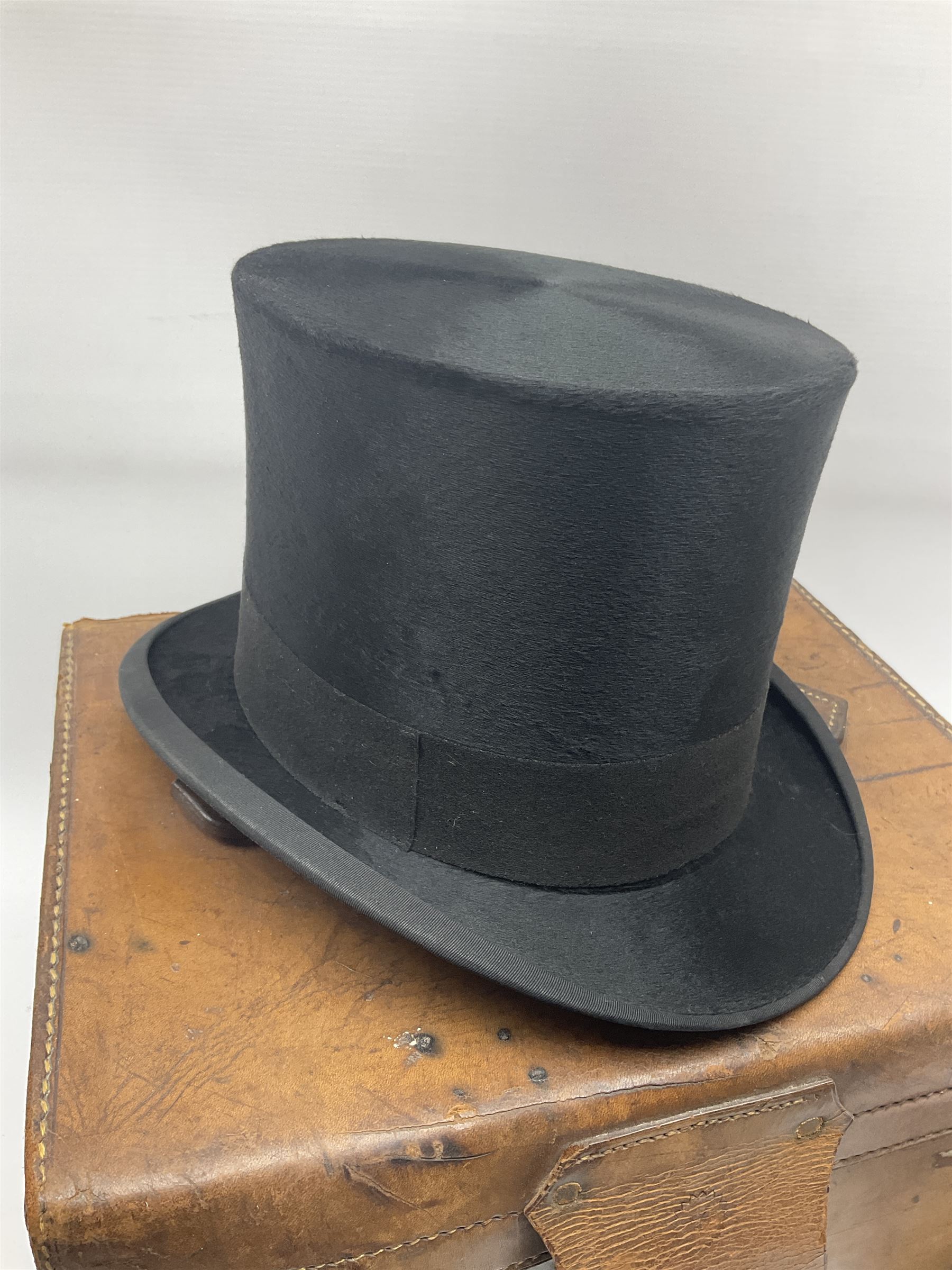 Gentlemen's black brushed silk top hat by Henry Heath of London housed in a leather case with dark r - Image 6 of 9