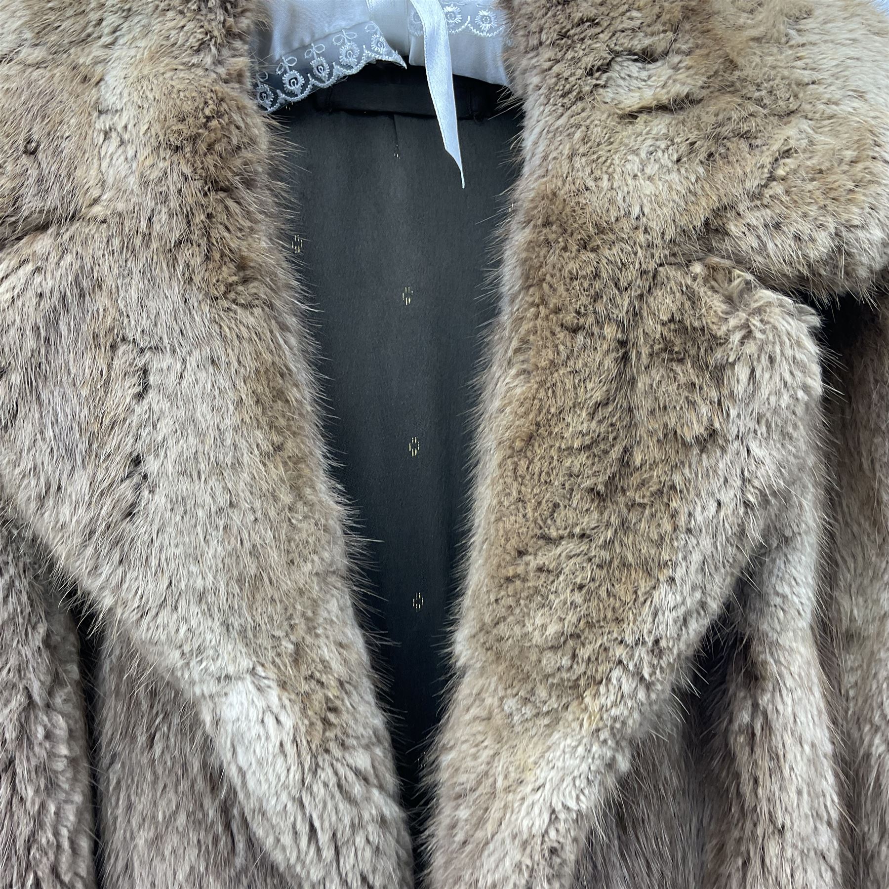 Ladies light brown three quarter length musquash fur coat - Image 2 of 3