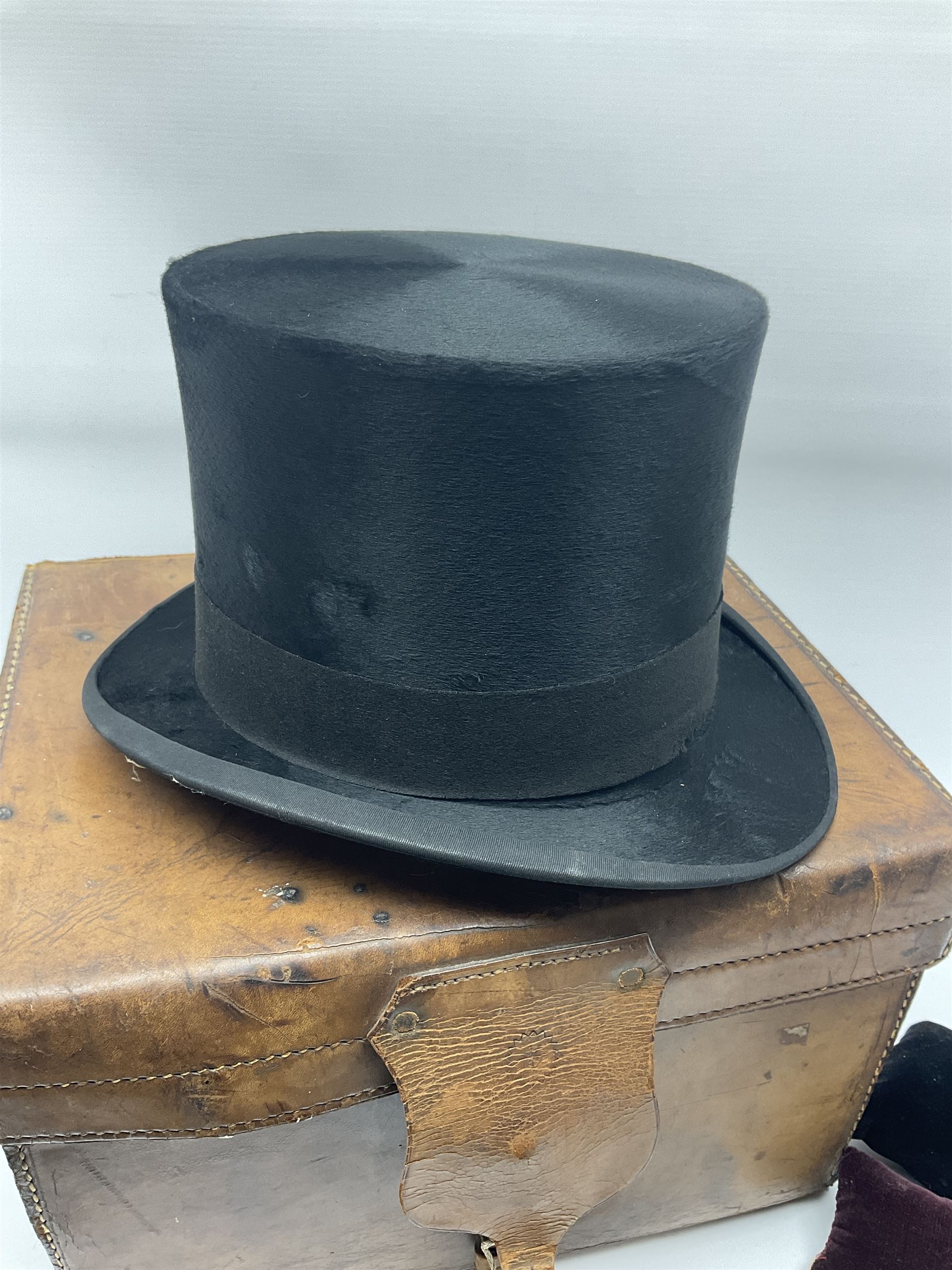 Gentlemen's black brushed silk top hat by Henry Heath of London housed in a leather case with dark r - Image 8 of 9