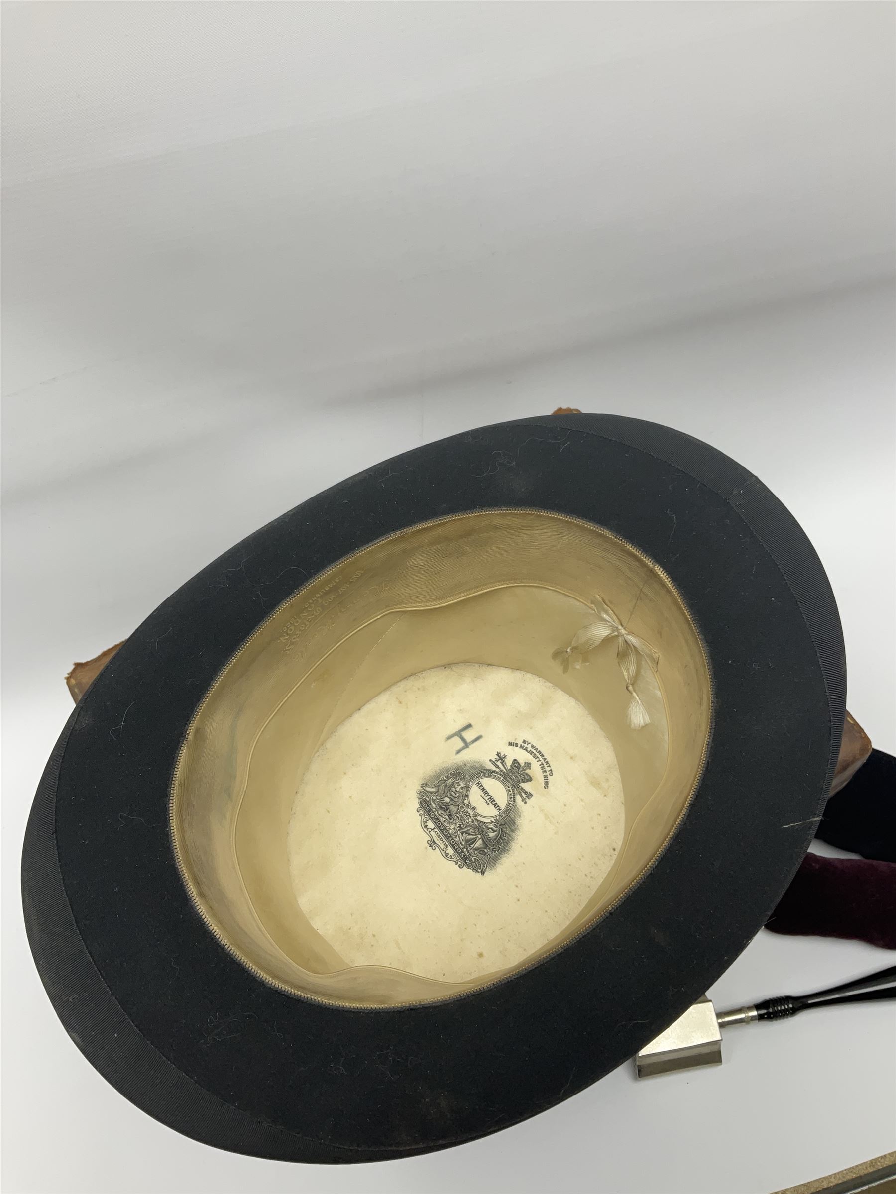 Gentlemen's black brushed silk top hat by Henry Heath of London housed in a leather case with dark r - Image 5 of 9