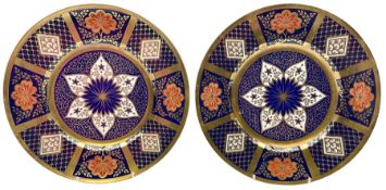 Pair of Caverswall Imari 'Romany' pattern cabinet plates