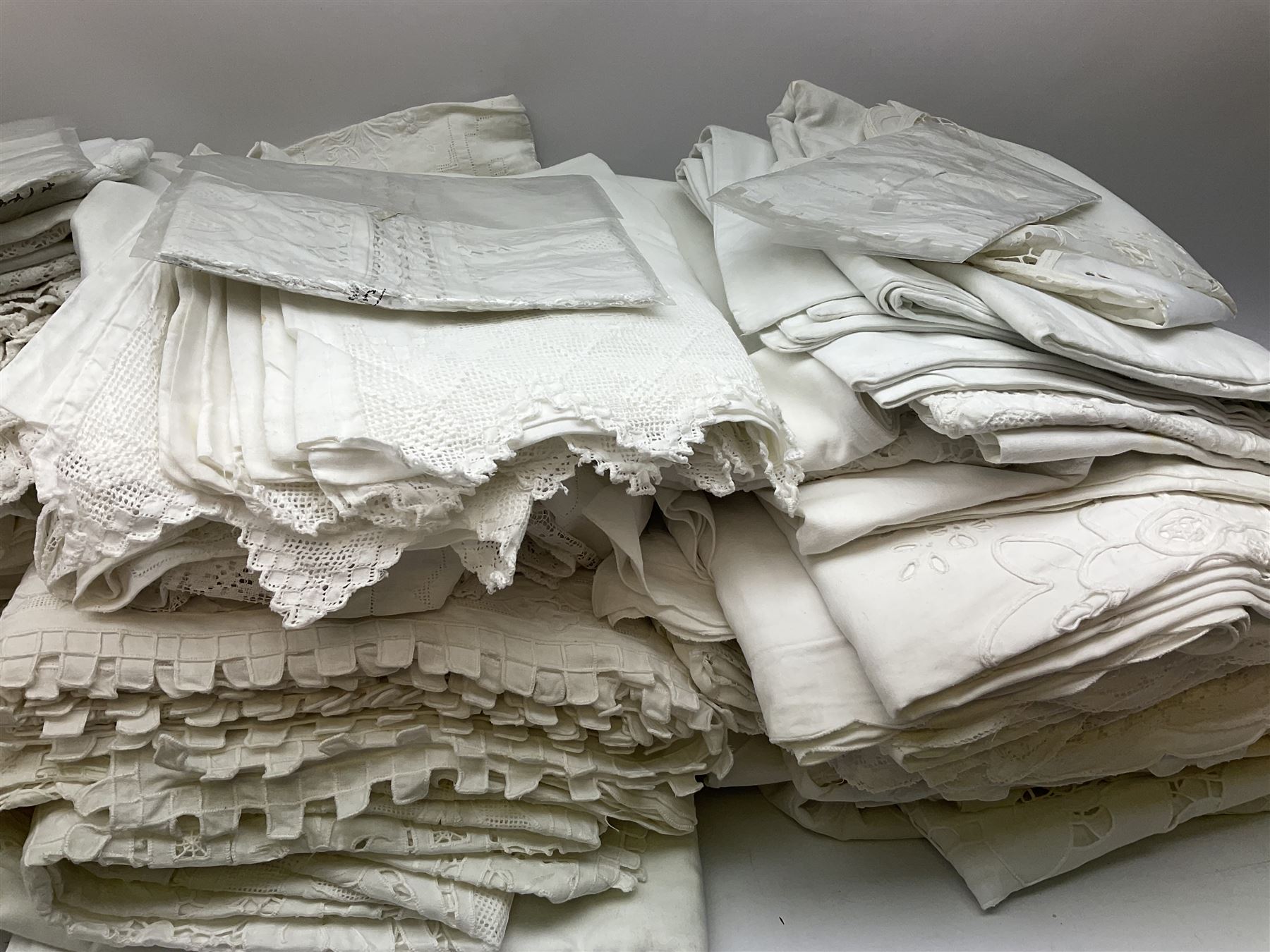 Large quantity of Victorian and later white linen items - Image 4 of 6