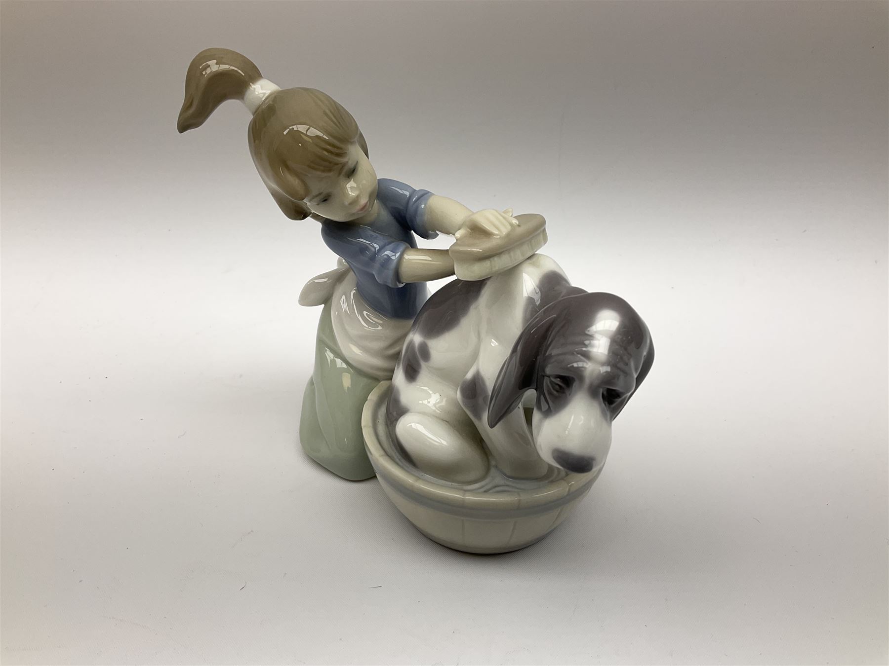 Lladro figure 'Bashful bather' - Image 4 of 9