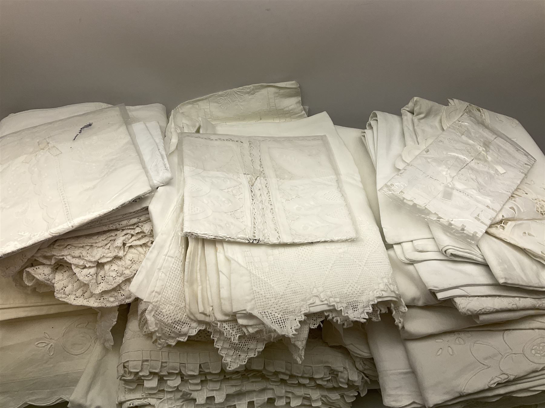 Large quantity of Victorian and later white linen items - Image 2 of 6